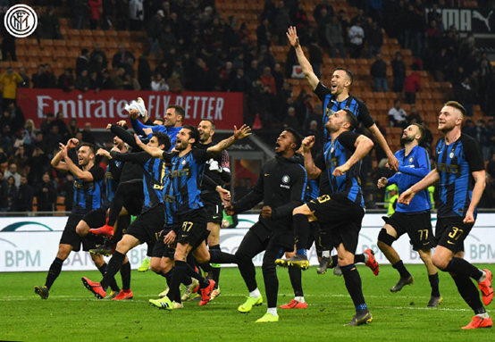 东契奇被美媒狂黑！幕后老板竟然是詹姆斯，湖人管理层彻底怒了